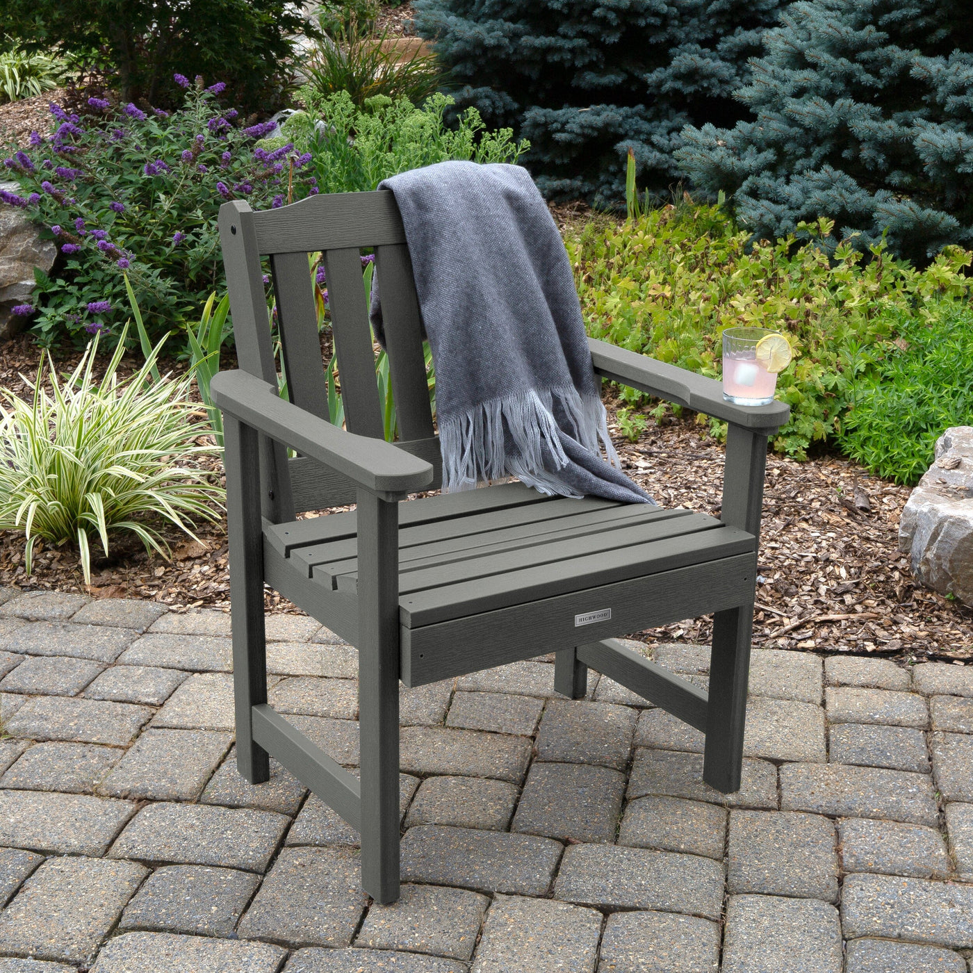 Dark grey Lehigh garden chair with blanket